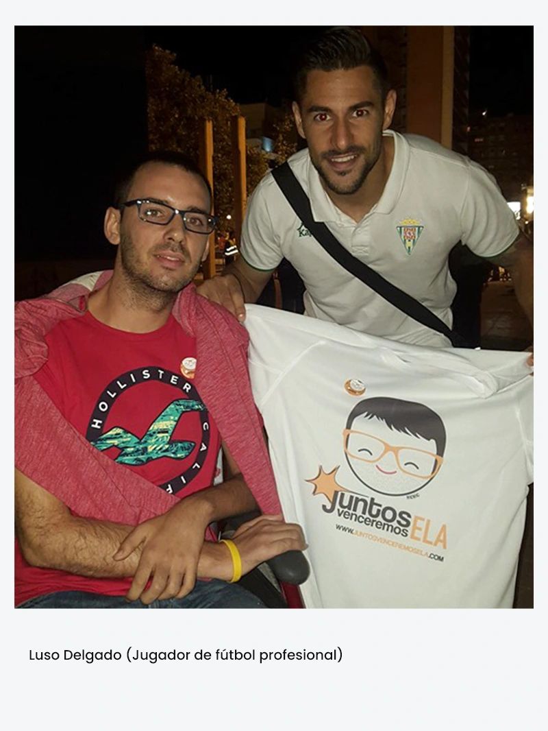 Futbolista con camiseta de Juntos Venceremos ELA