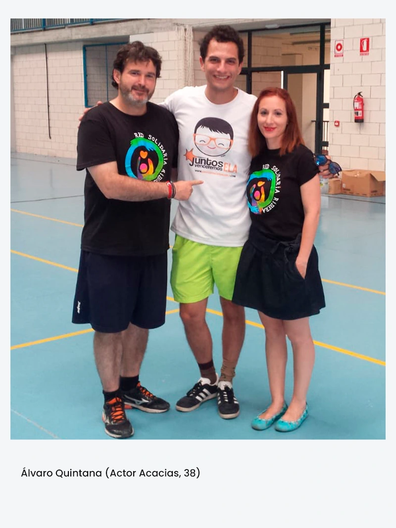 Actor con camiseta de Juntos Venceremos ELA